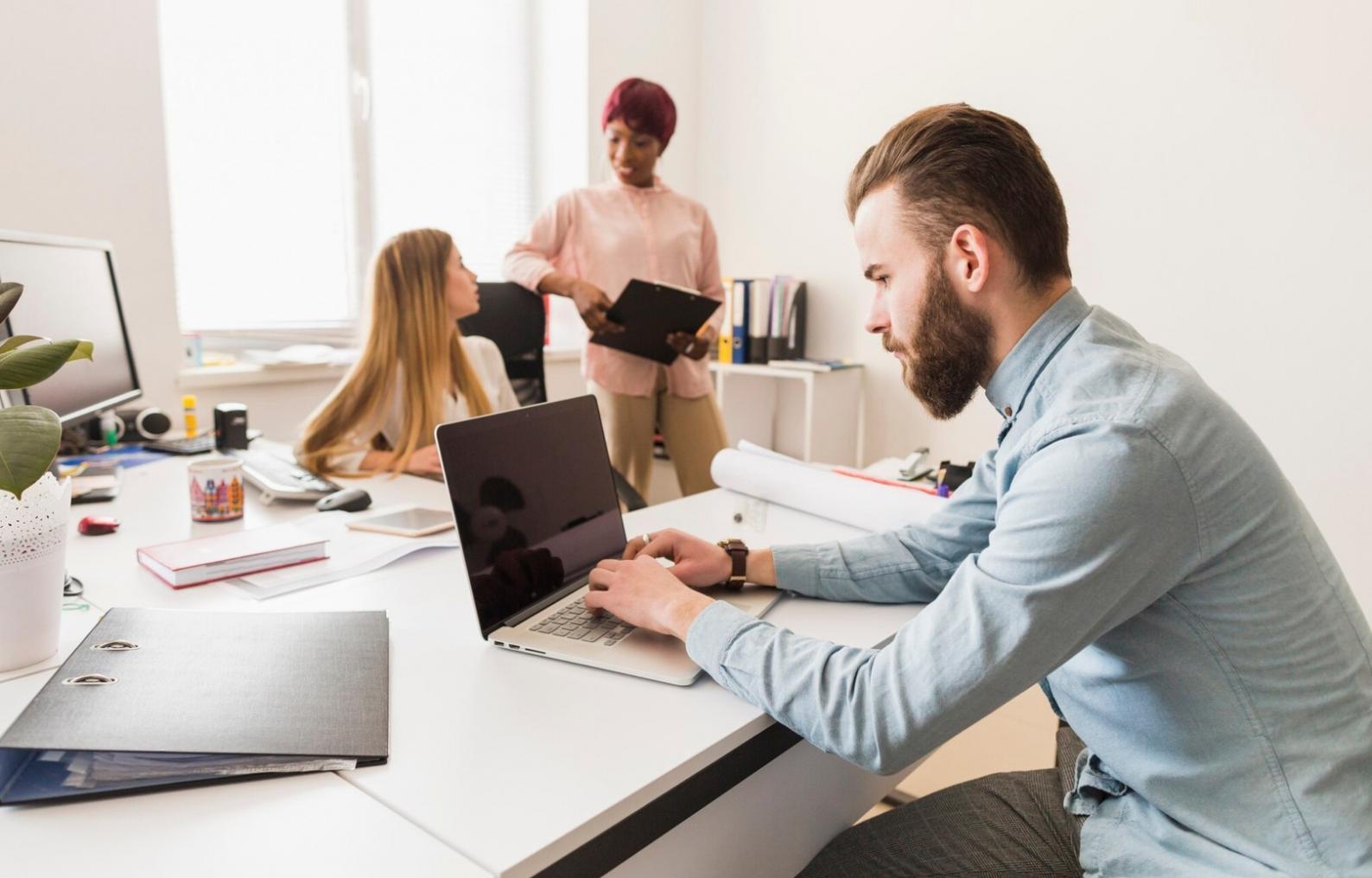 Analisi delle tendenze tecnologiche e previsioni di mercato